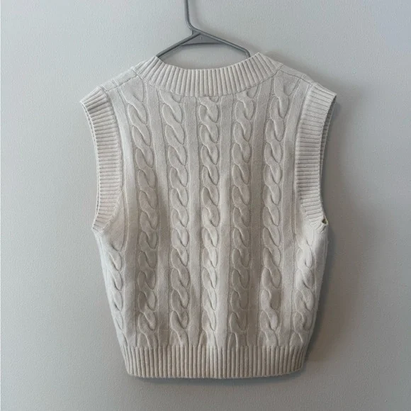 Aritzia Babaton merino wool sweater vest - Picture 4 of 4